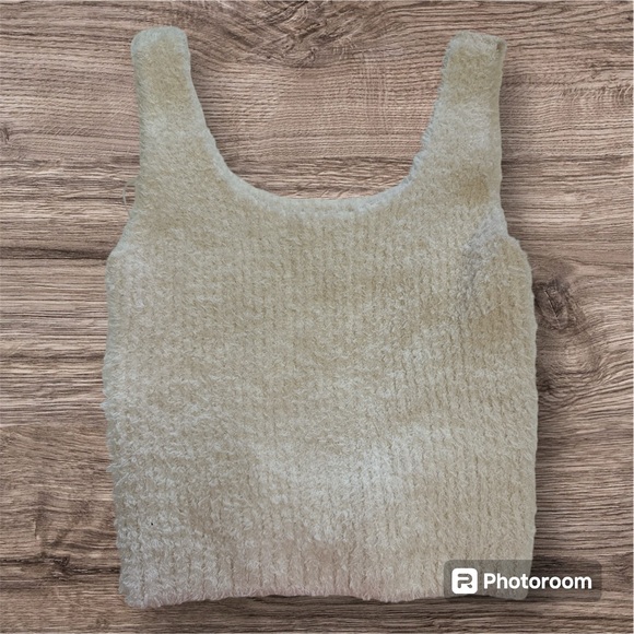 Aerie marshmallow crop top and matching shorts set 🌟💥 - Picture 6 of 8